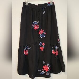 Vero Moda Black Floral Skirt with Bottons and Bottom Front Slit, High,Size Small
